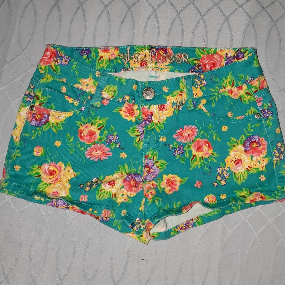 Wallflower sz 1 Turquoise Floral Shorts